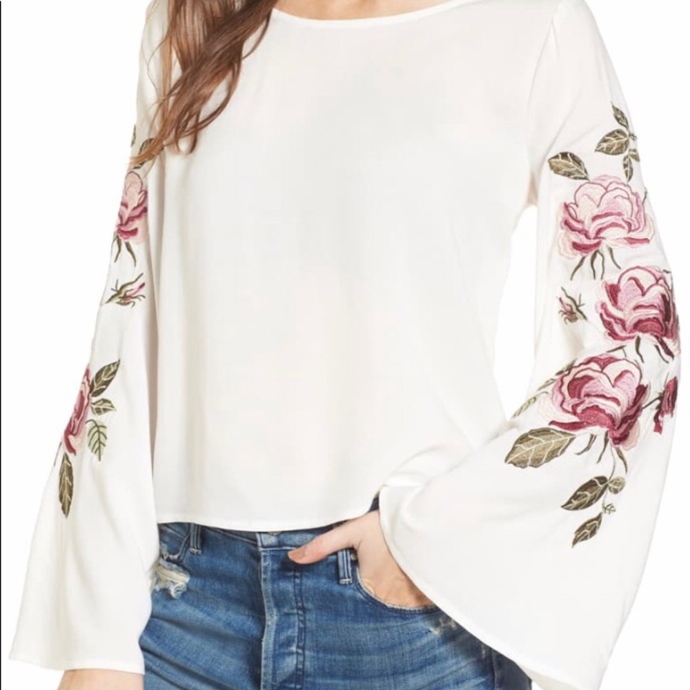 CUPCAKES AND CASHMERE Aldona Bell Sleeve Rose Top